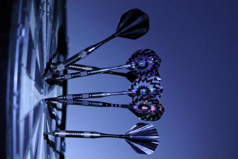 Wie Smarthome Steuerung Ihre Darts Spiele aufregender und smarter macht Smarthome Steuerung für interaktives Darts Spielen mit automatischer Beleuchtung und Score-Anzeige