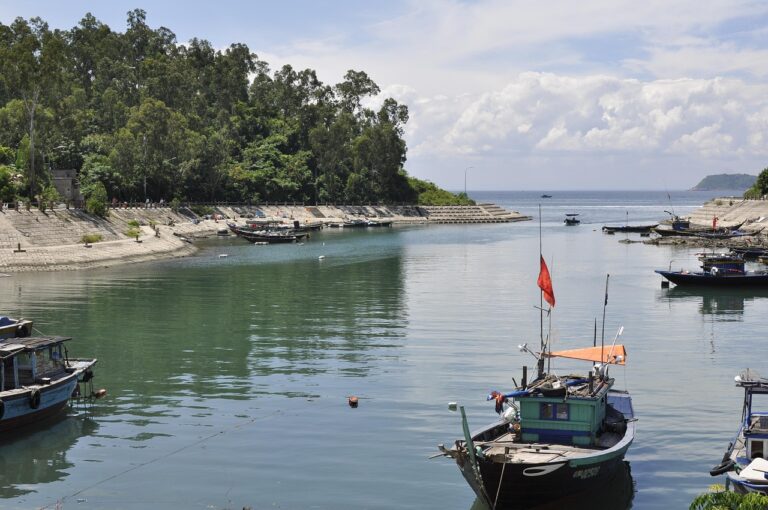 Smart Home Steuerung auf Smartphone schützt vor Hackerangriffen im vernetzten Zuhause