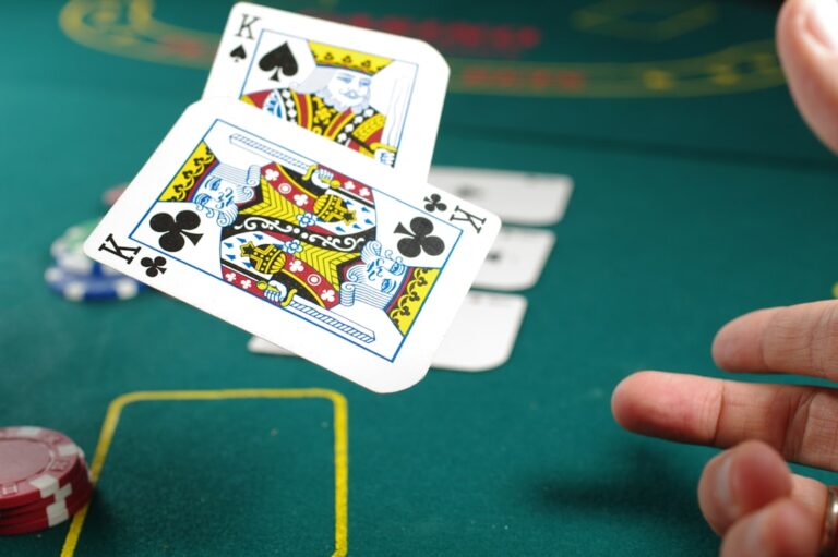 Wie Smarthome Technik das Pokerspiel zu einem besonderen Erlebnis macht Smarthome Beleuchtung schafft perfekte Atmosphäre für spannendes Poker zuhause