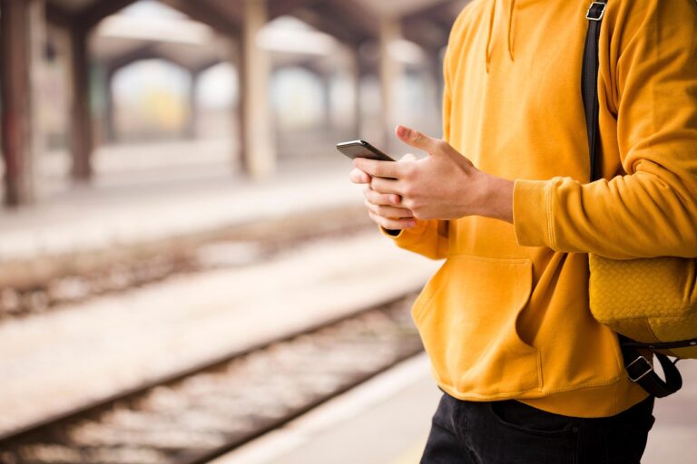 Modernes smartes System zum Rolladen Nachrüsten ohne Bohren für mehr Wohnkomfort