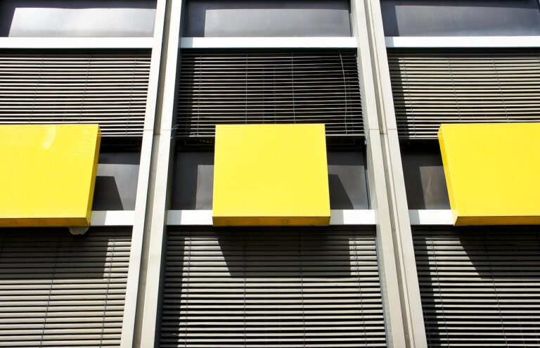 Smarte Rolläden mieten und bequem in der Mietwohnung nachrüsten Smarte Rolläden mieten und flexibel ohne bauliche Veränderungen in Mietwohnung nachrüsten