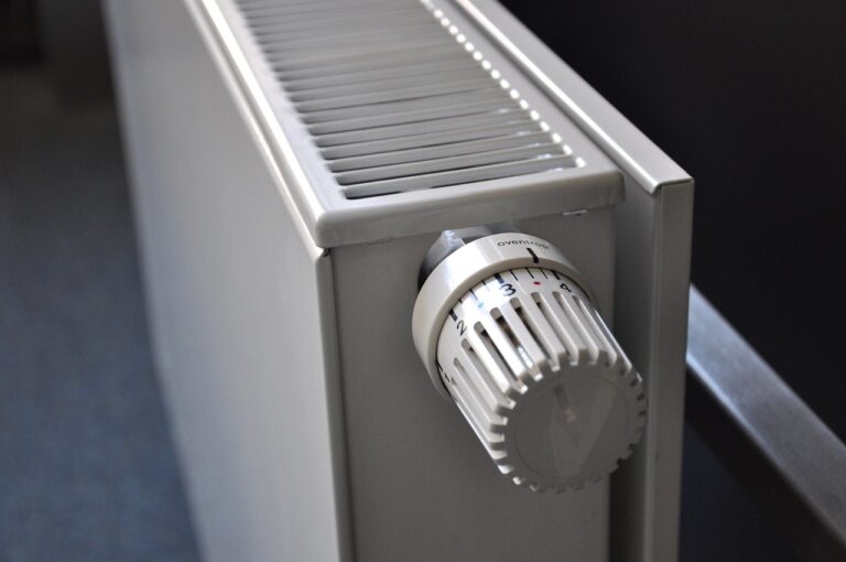 Smart Home Thermostat zeigt Fehler E3 bei Ventilblockade und Motorstörung an