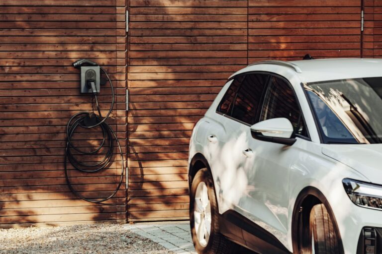 Mit smarter Steuerung die Wallbox optimal ins Smart Home integrieren Smarte Wallbox integriert in Smart Home für effiziente Elektroauto-Ladung