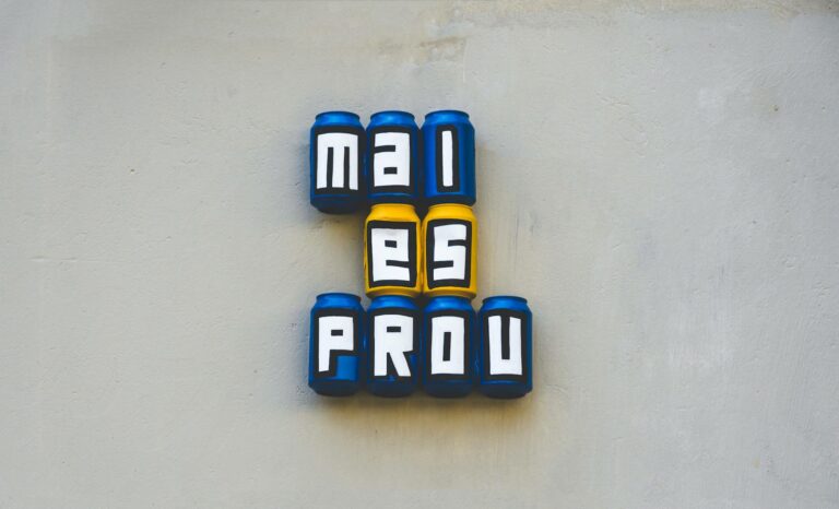 Yale Linus Smart Lock wird einfach an Türzylinder installiert für smarte Sicherheit zuhause